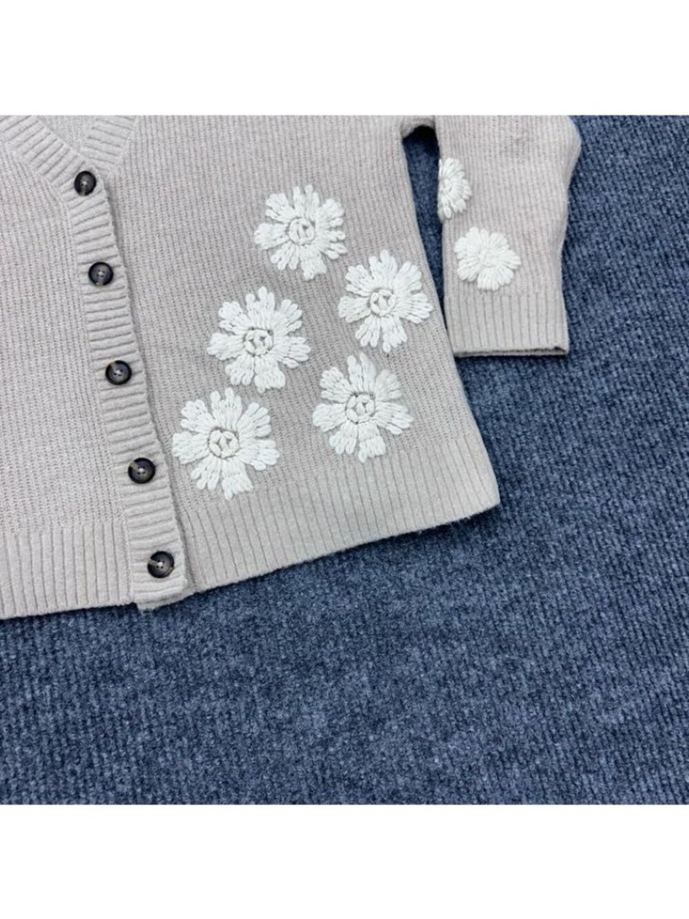 Torrid Vegan Cashmere Vneck Cardigan Floral Button Up Sweater 44445410 Womens 1X - Picture 4 of 9